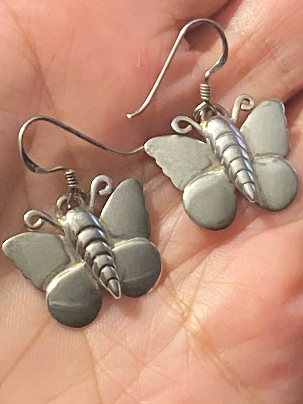 Vtg Sterling Silver Butterfly Hook Earrings Prominent Ribbed Body Smooth Wings